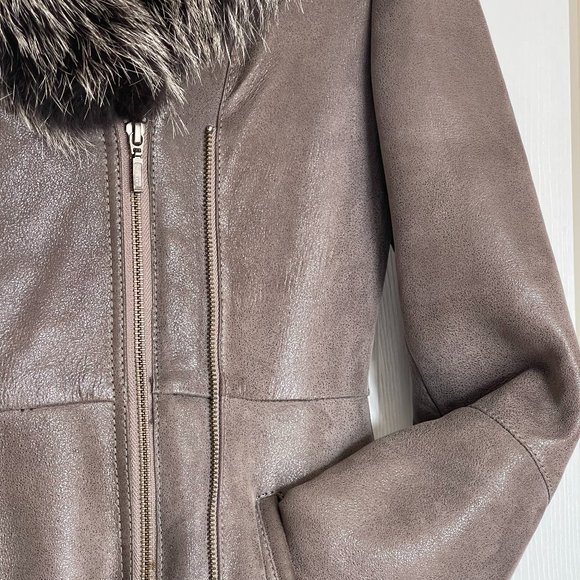 Hooded sheepskin coat with lush silver fox fur trim - Picture 9 of 13